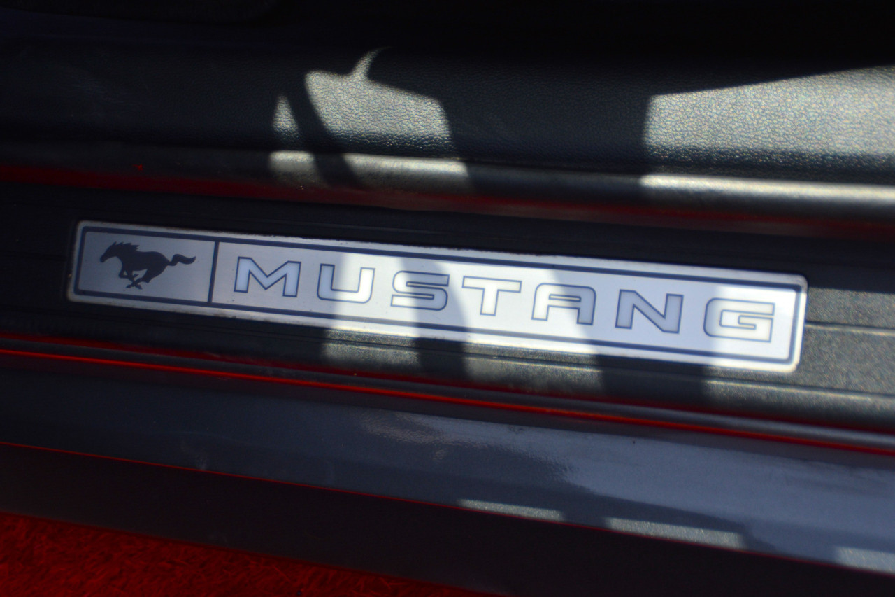 Ford Mustang - Image 12