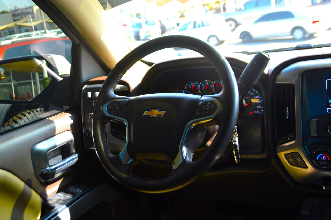 Chevrolet Silverado - Image 12