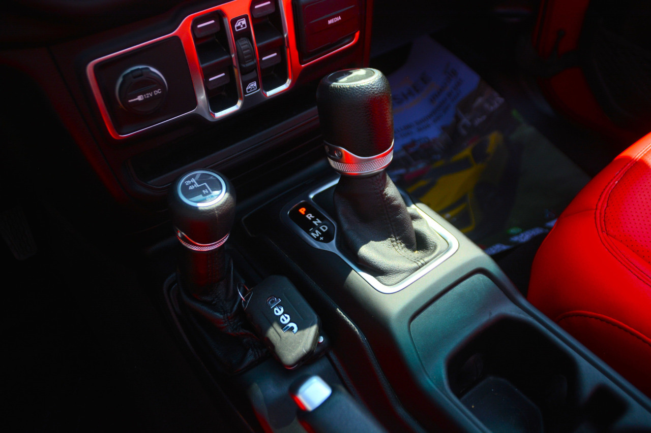 Jeep Wrangler - Image 10