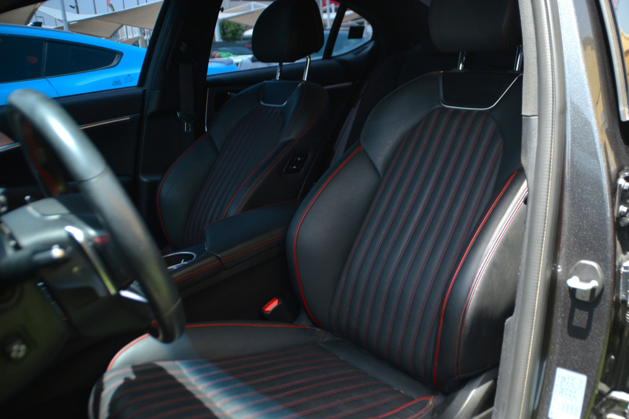 Genesis G 70 - Image 11