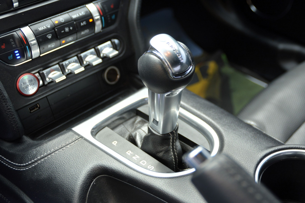 Ford Mustang - Image 11