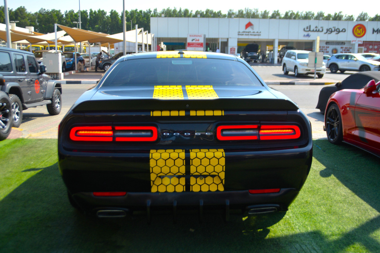 Dodge Challenger - Image 9