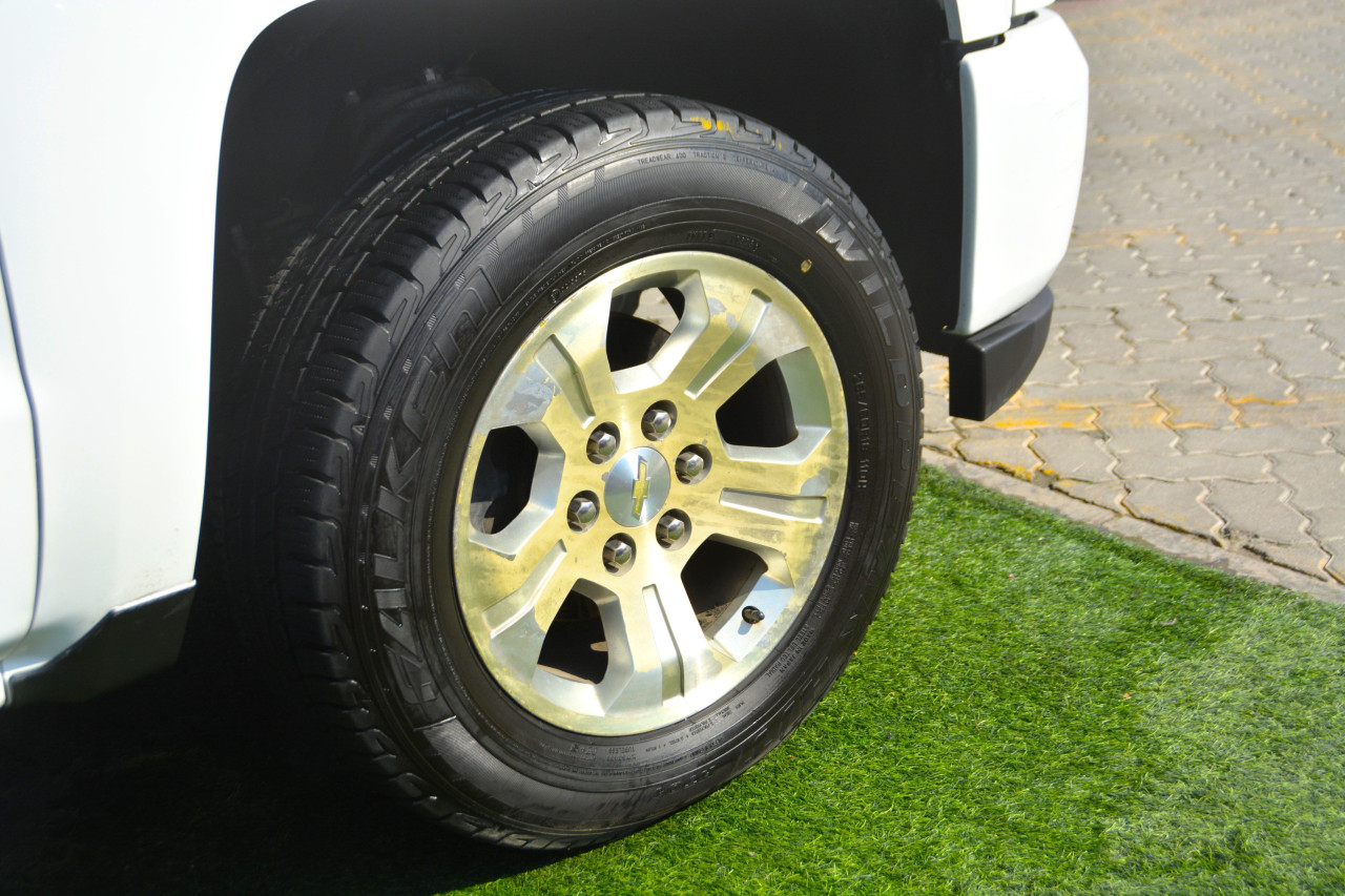 Chevrolet Silverado - Image 8