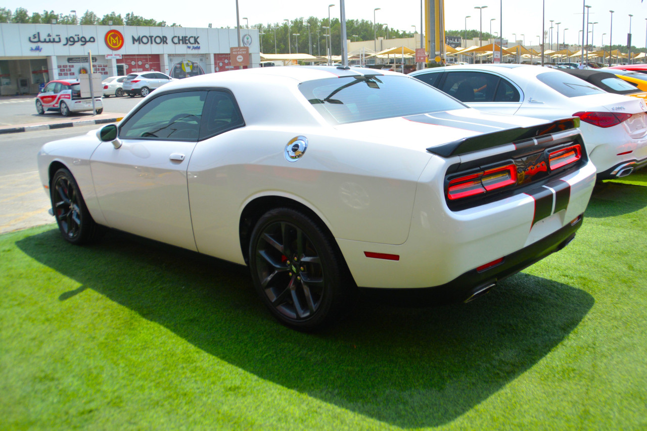 Dodge Challenger - Image 9