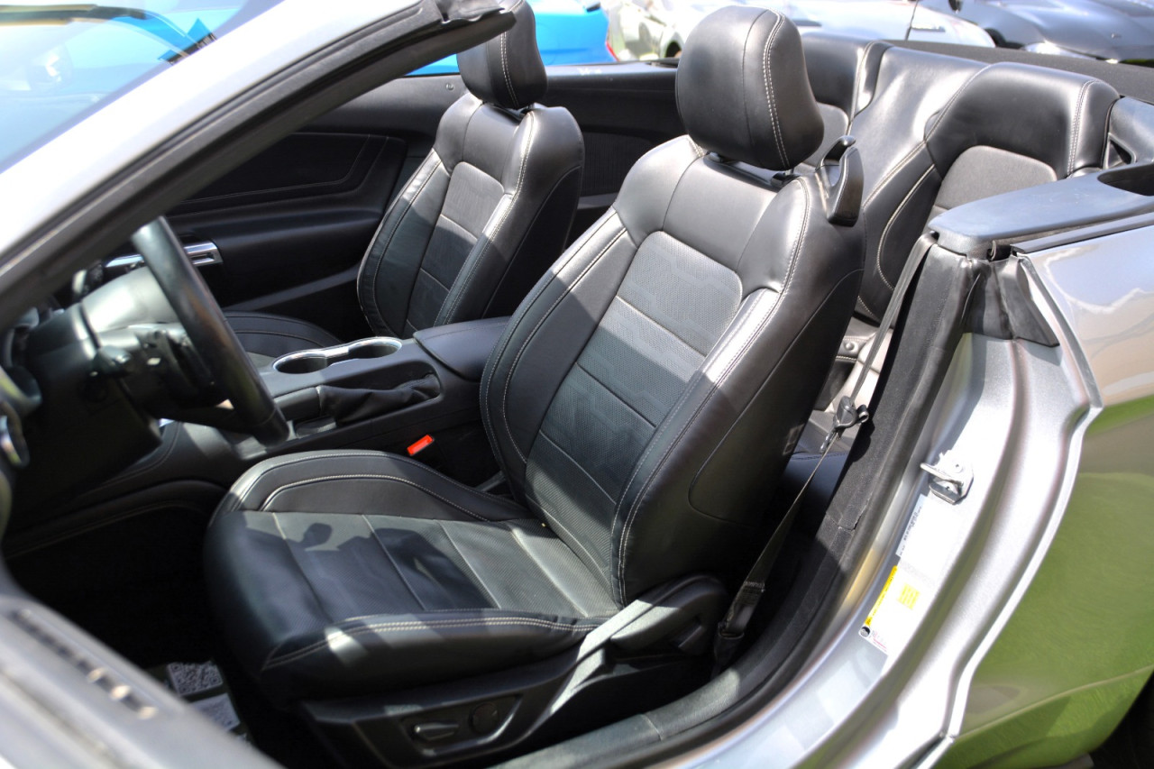 Ford Mustang - Image 5