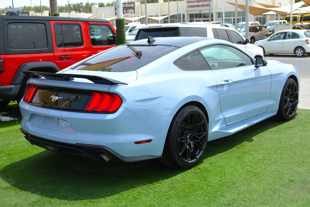 Ford Mustang - Image 8