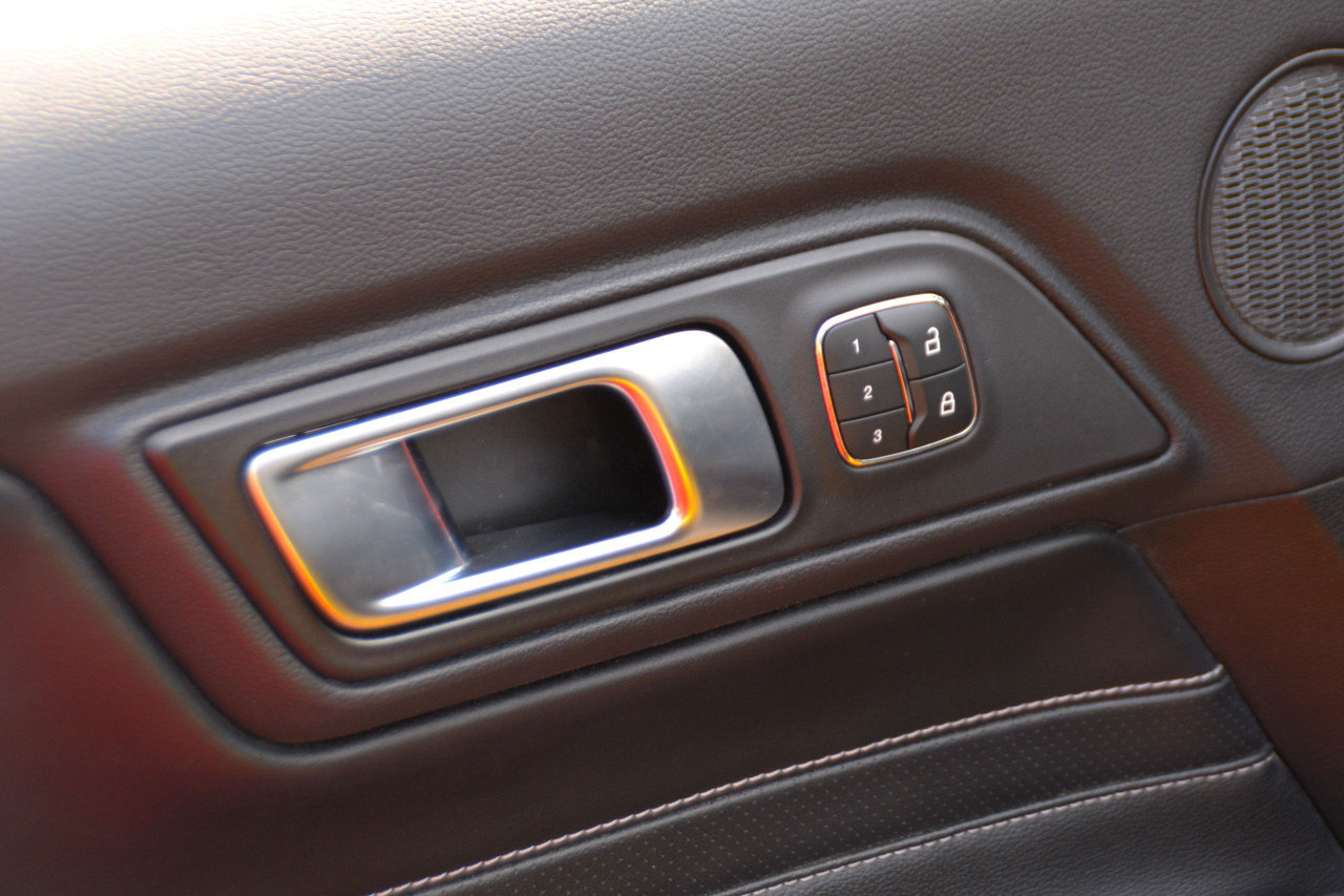 Ford Mustang - Image 11