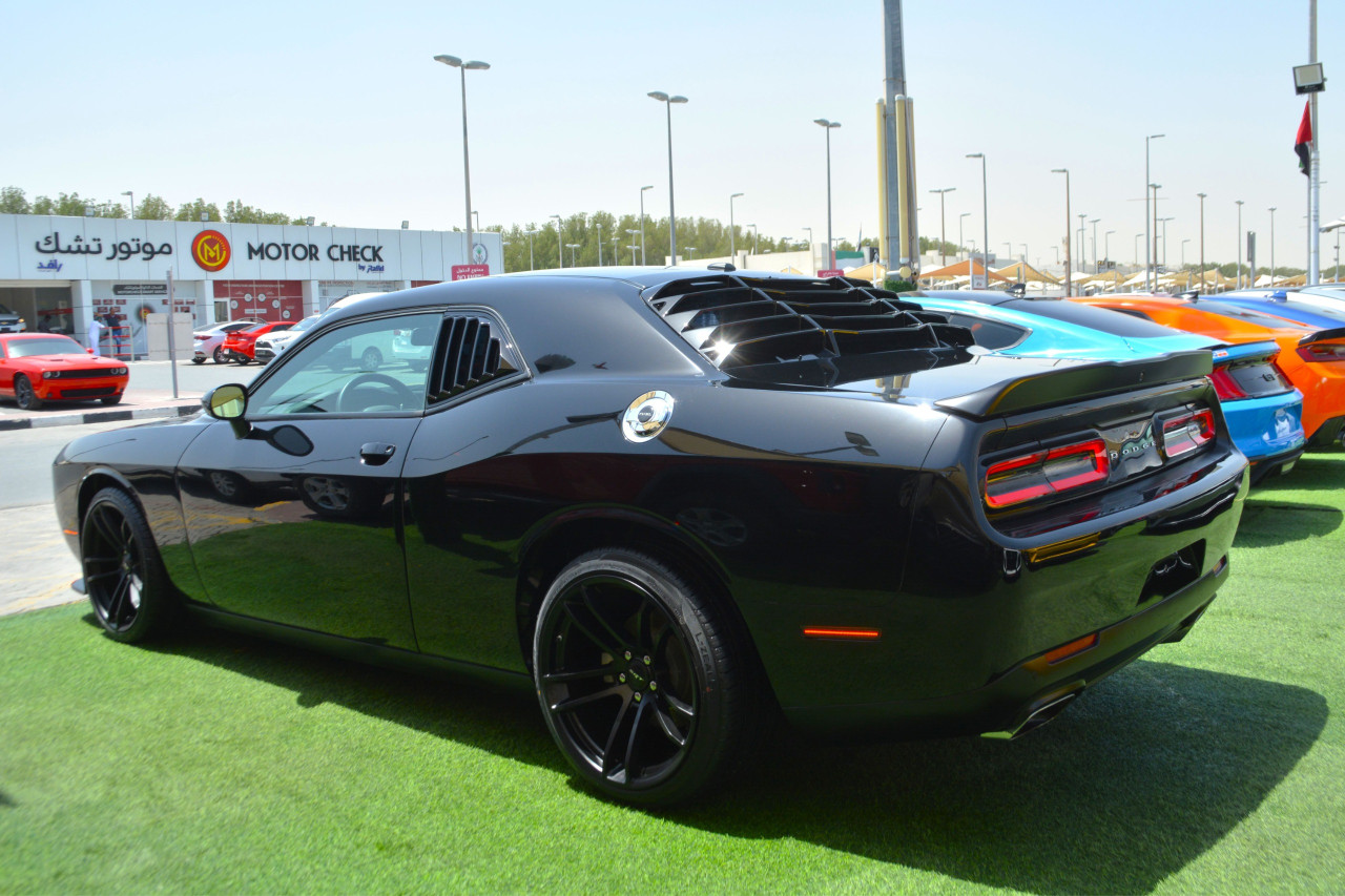 Dodge Challenger - Image 9