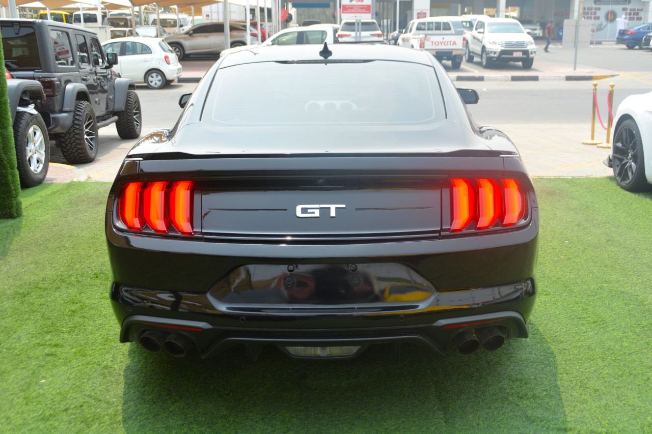 Ford Mustang - Image 8