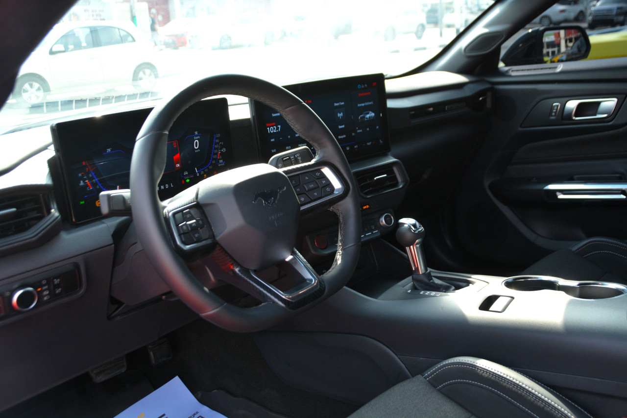 Ford Mustang - Image 8