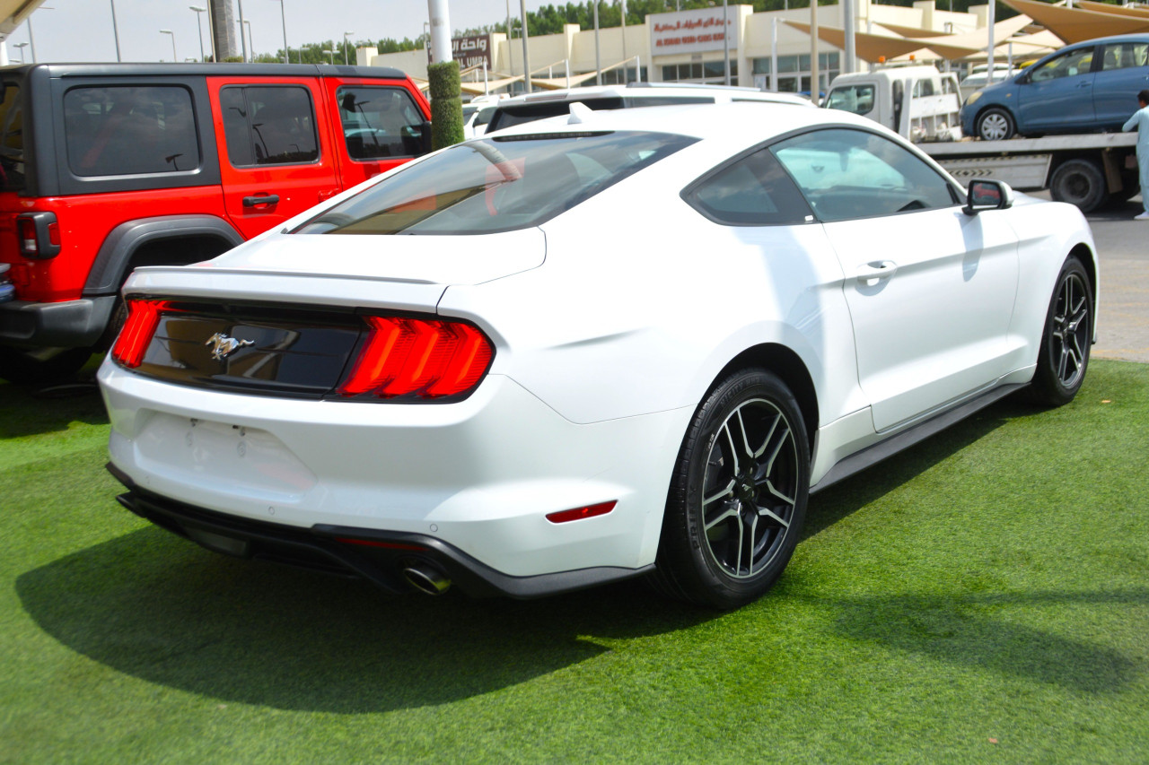 Ford Mustang - Image 6