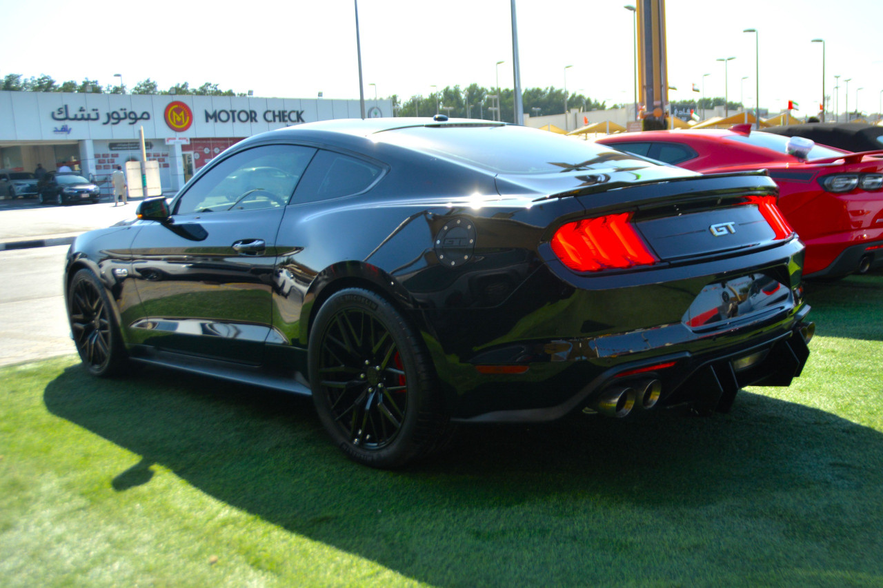 Ford Mustang - Image 8