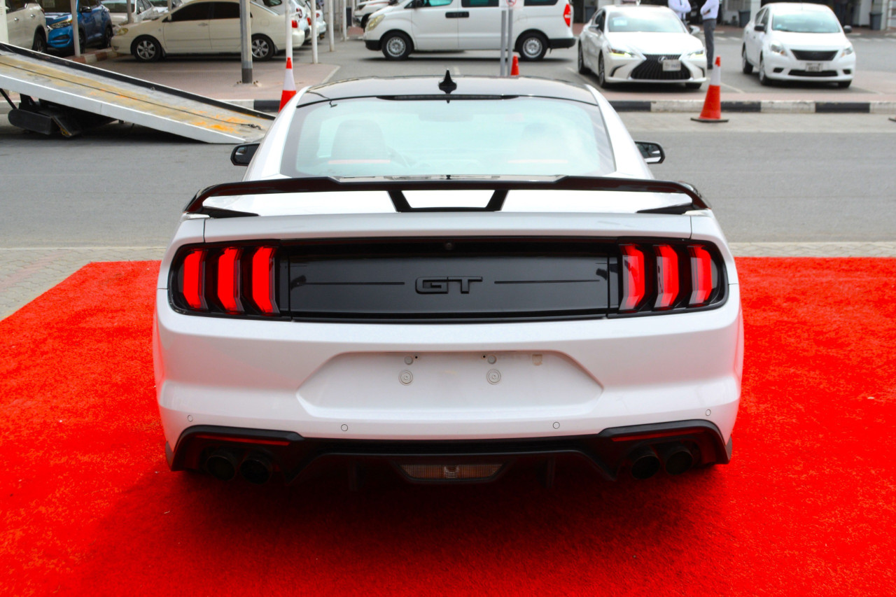 Ford Mustang - Image 8