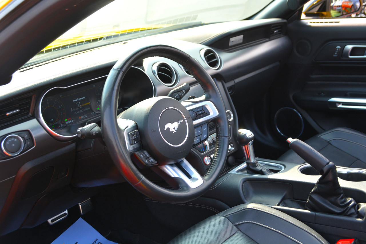 Ford Mustang - Image 10