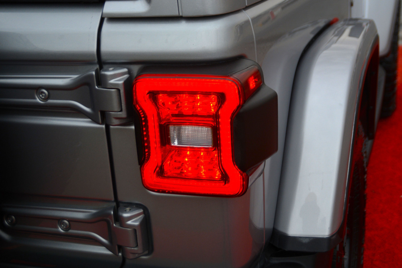 Jeep Wrangler - Image 11
