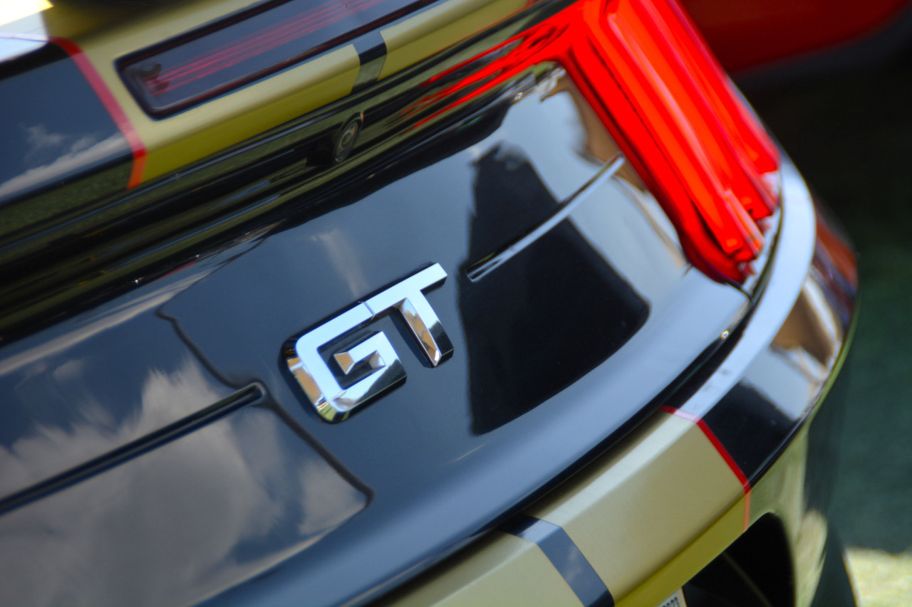 Ford Mustang - Image 11