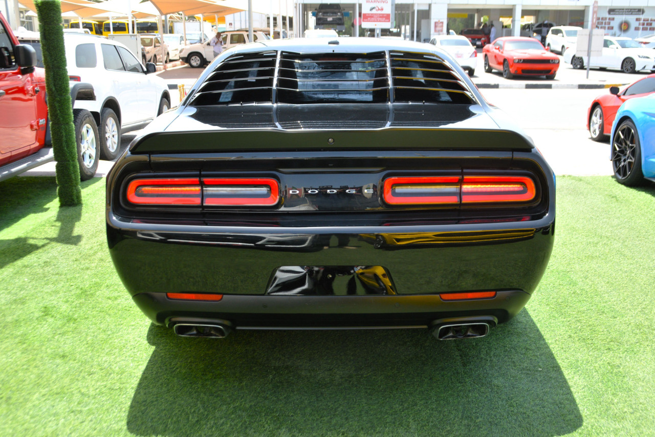 Dodge Challenger - Image 8