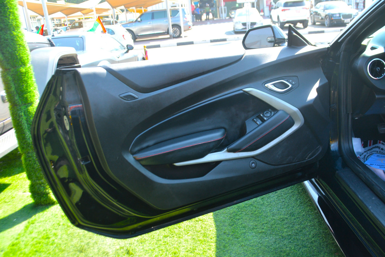 Chevrolet Camaro - Image 12