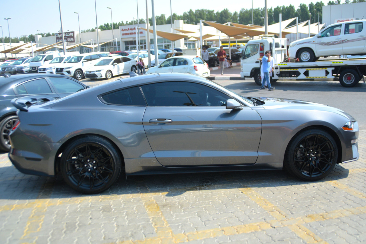Ford Mustang - Image 10