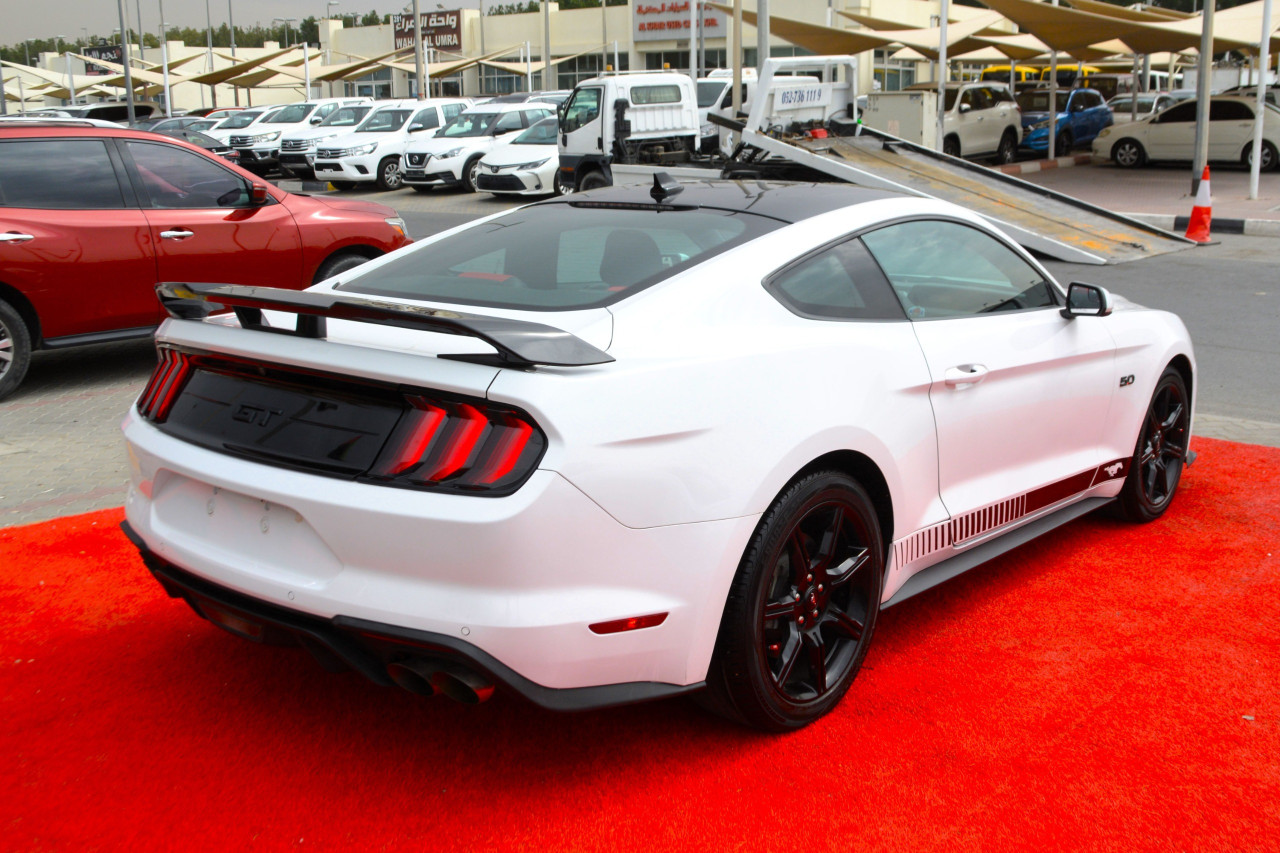 Ford Mustang - Image 5