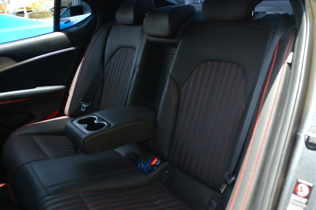 Genesis G 70 - Image 12