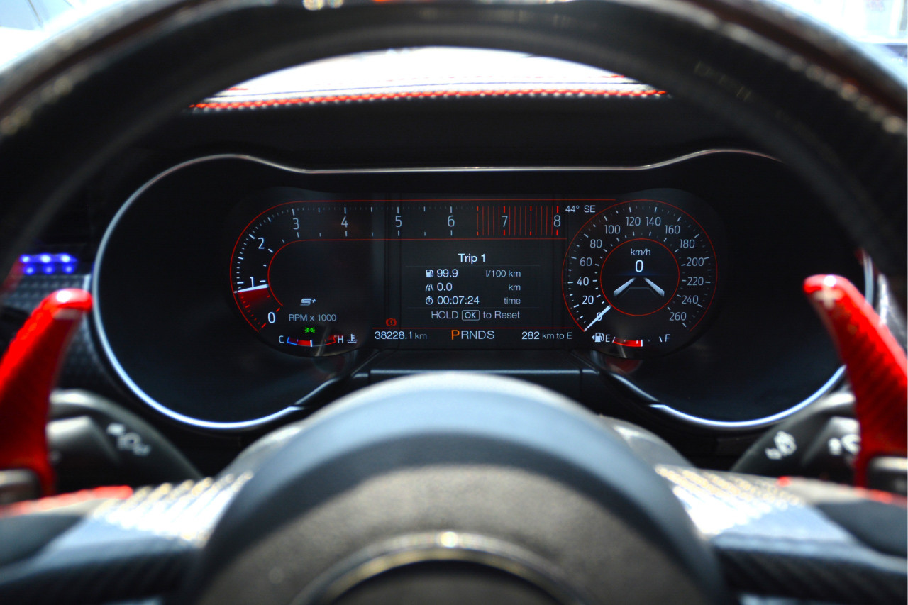 Ford Mustang - Image 12