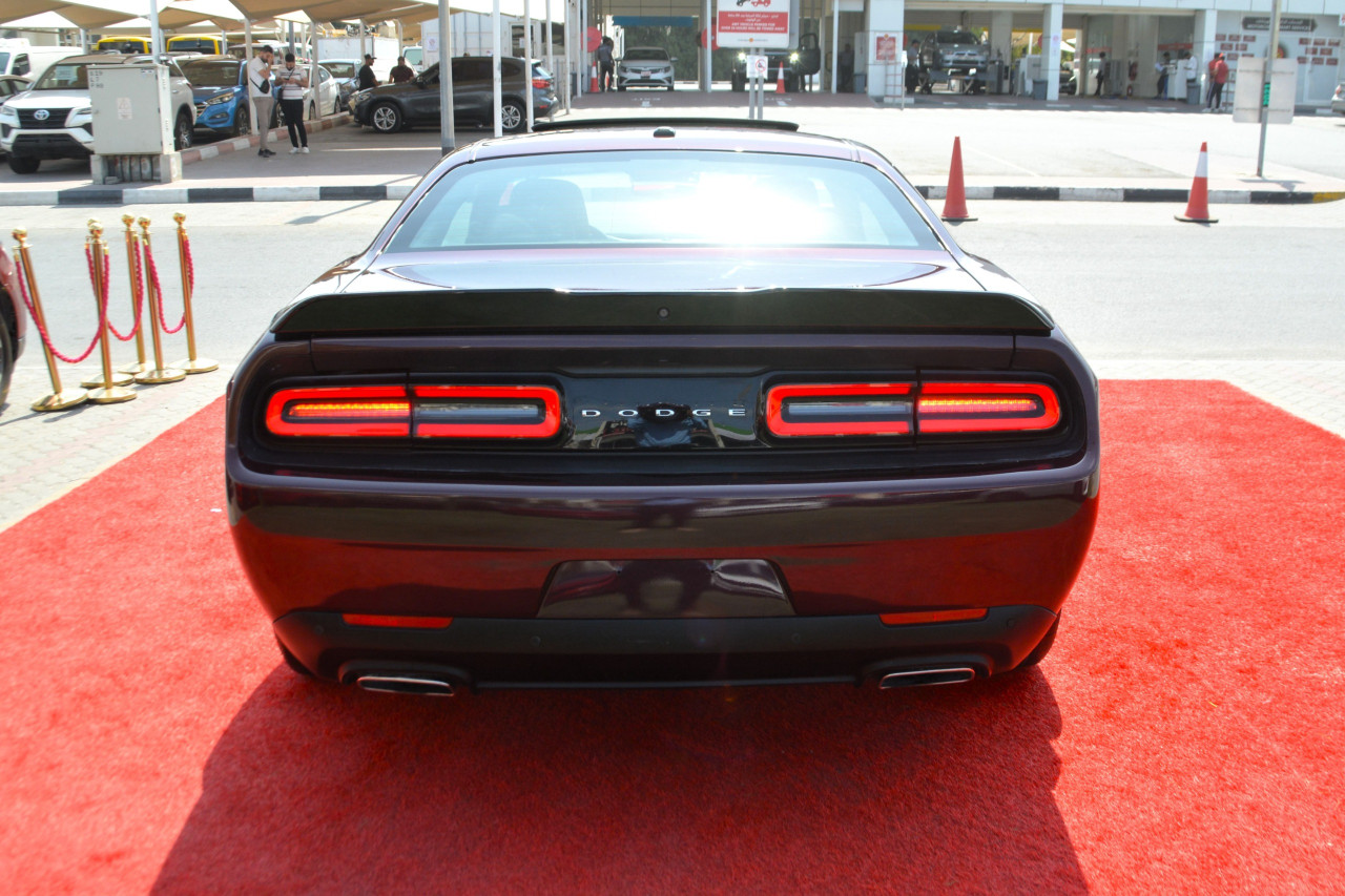 Dodge Challenger - Image 9
