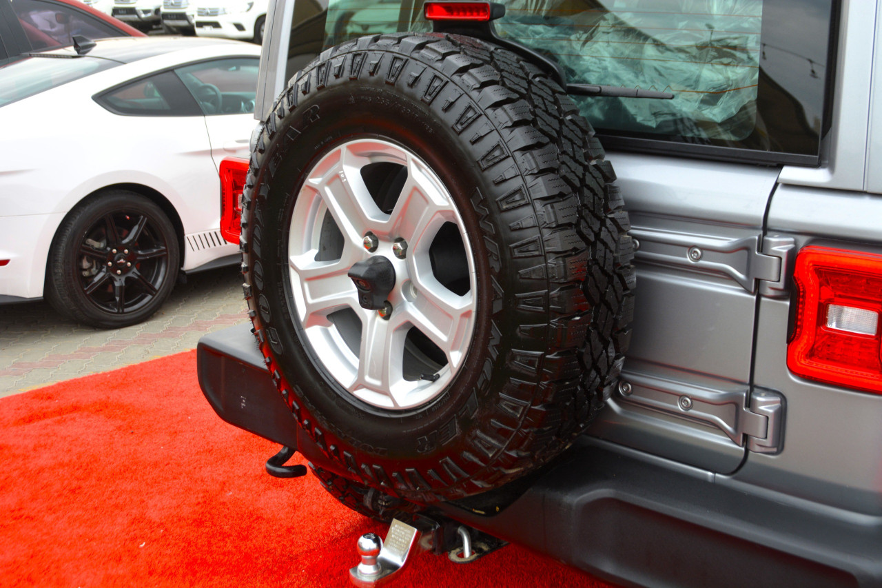 Jeep Wrangler - Image 12