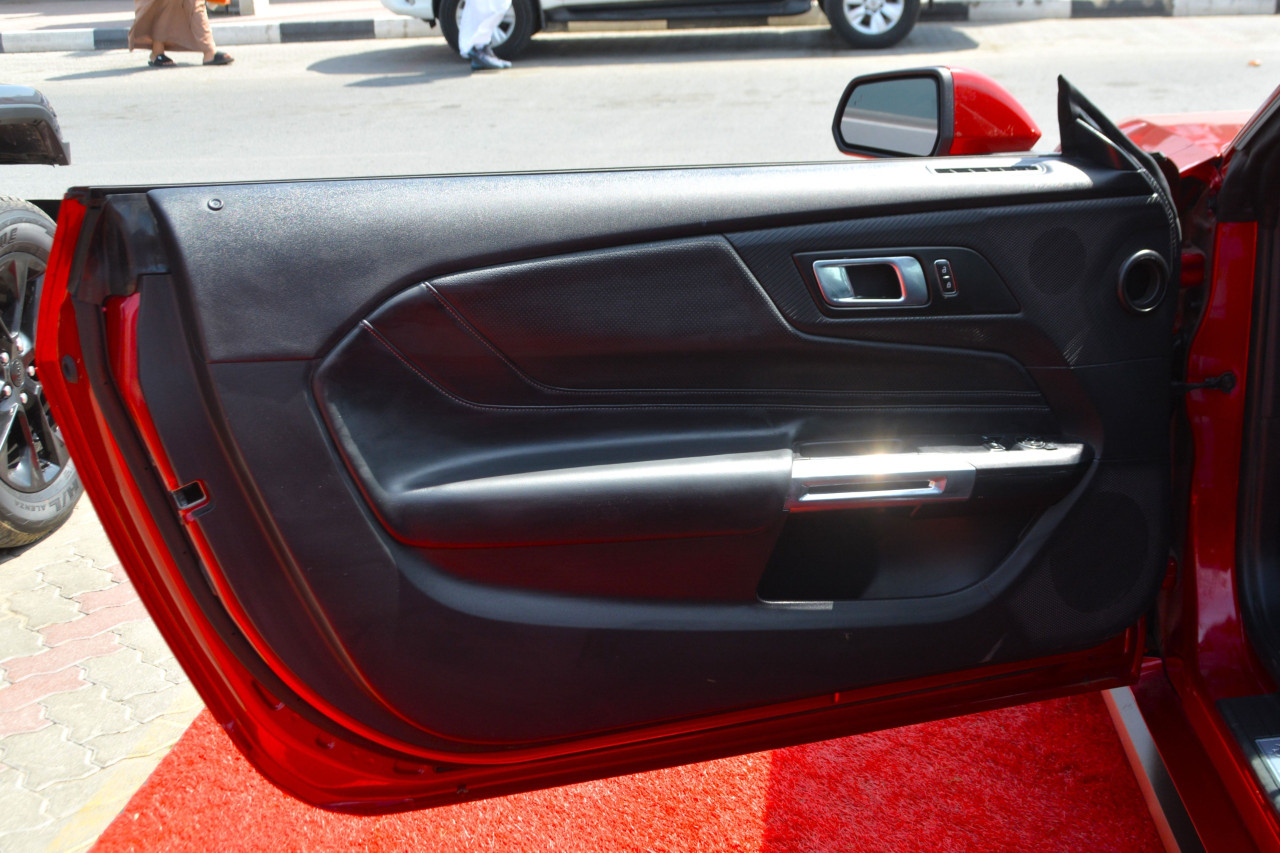Ford Mustang - Image 11