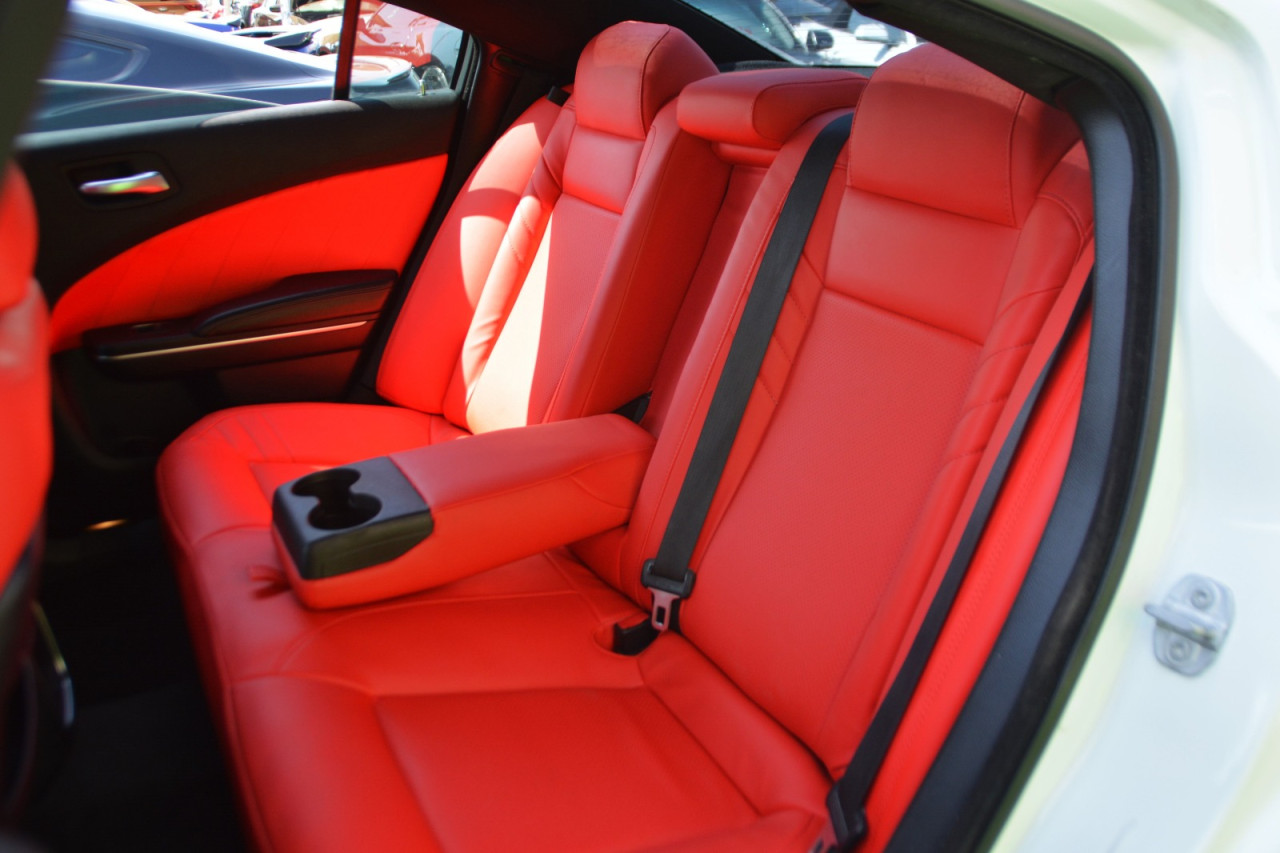 Dodge Charger - Image 9