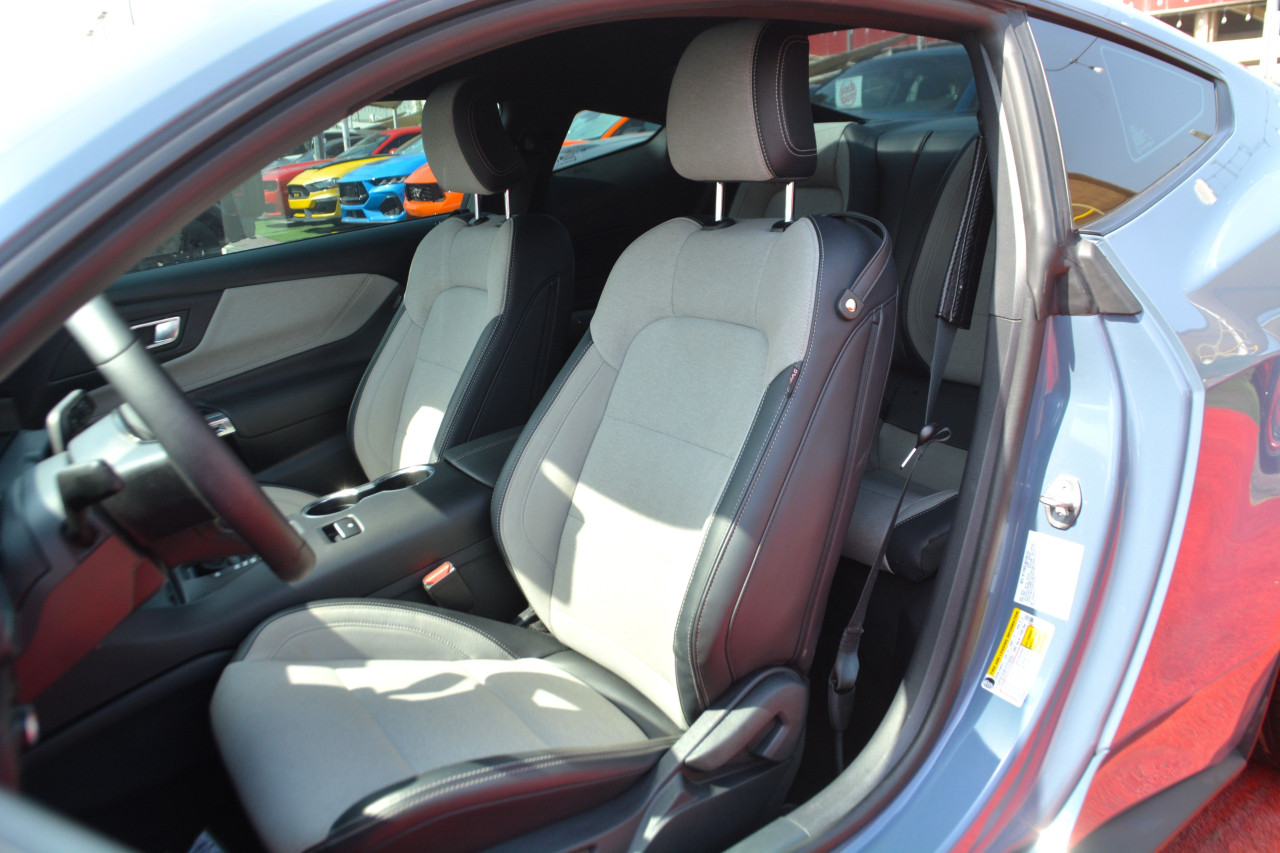 Ford Mustang - Image 12