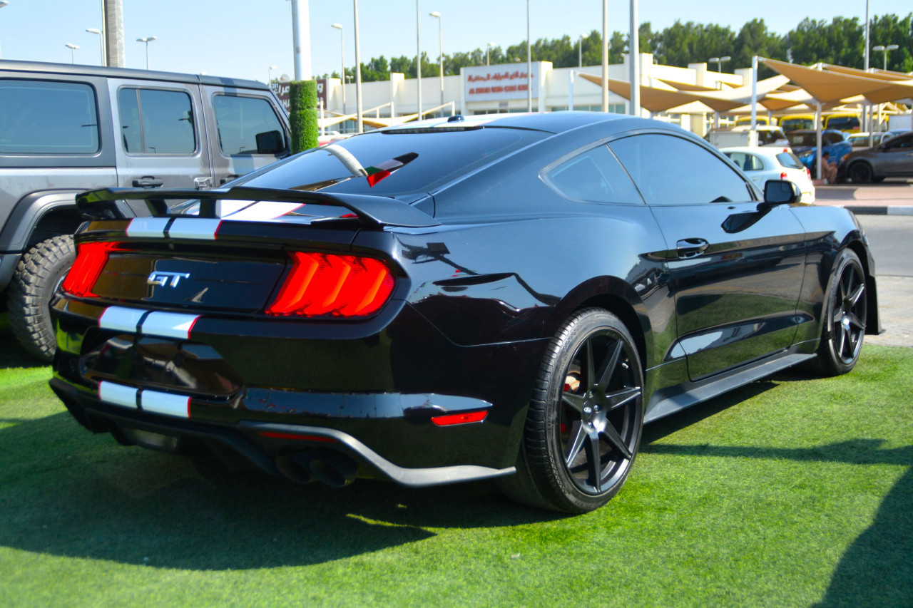 Ford Mustang - Image 6