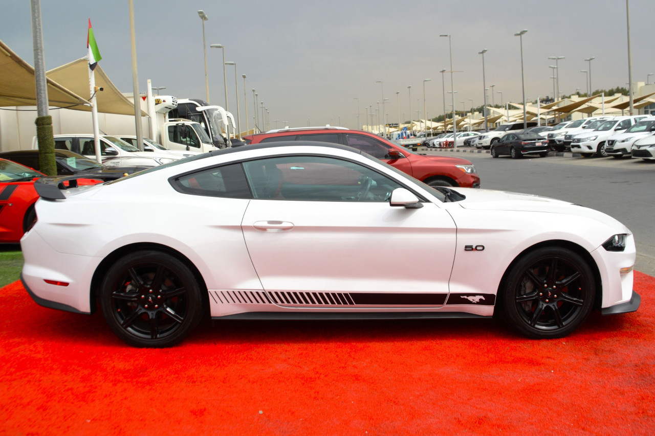 Ford Mustang - Image 11