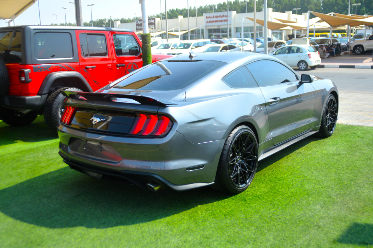 Ford Mustang - Image 5