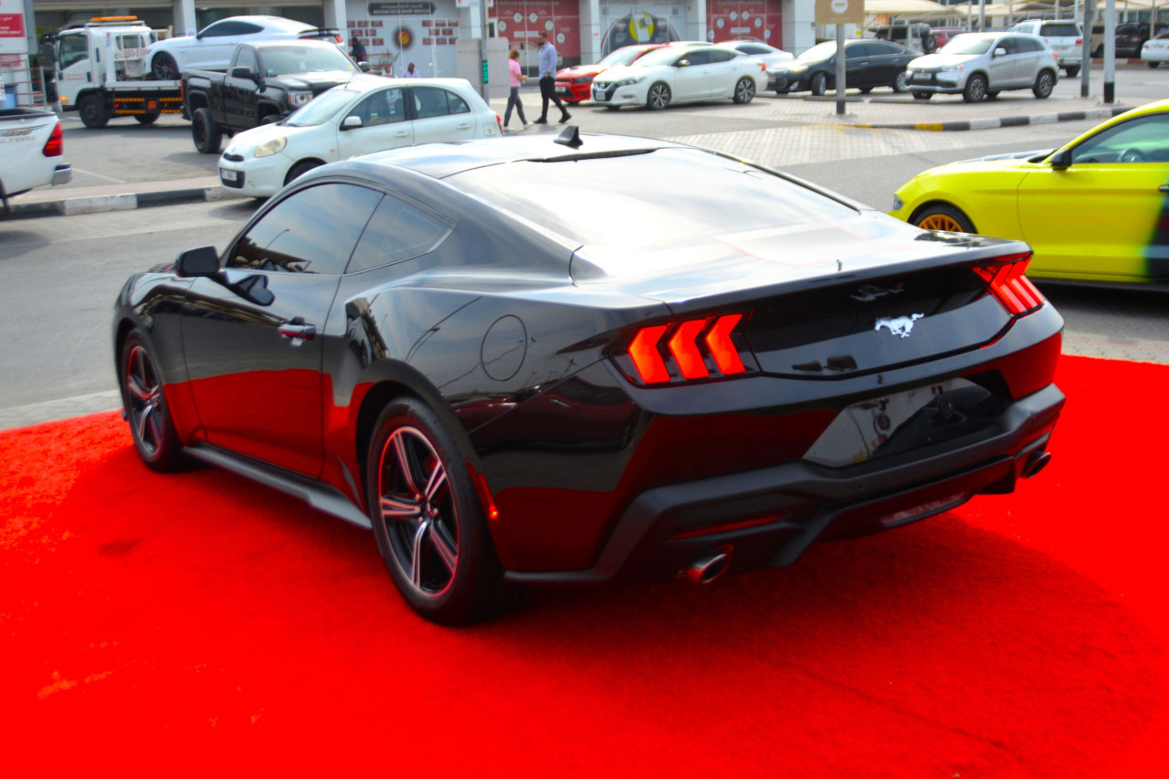 Ford Mustang - Image 4