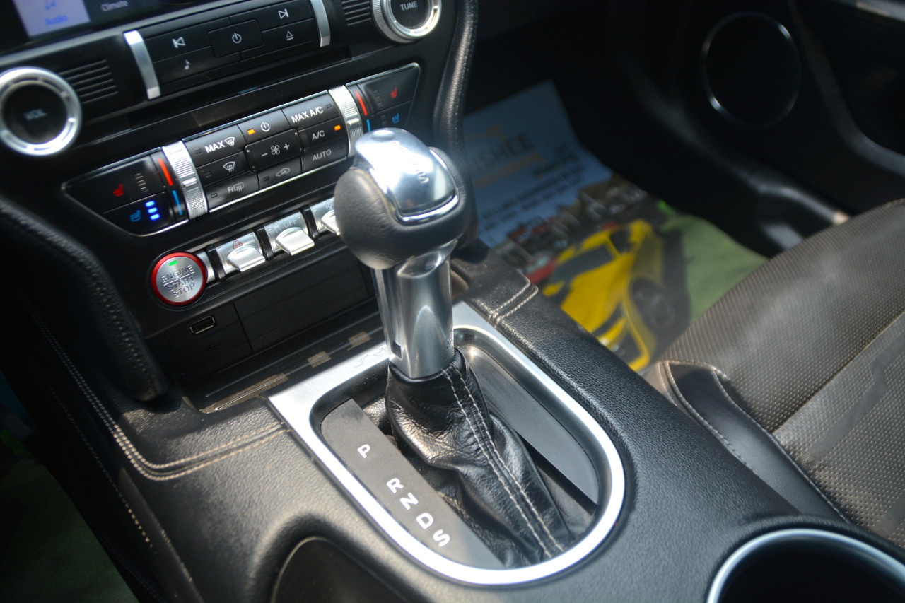 Ford Mustang - Image 11