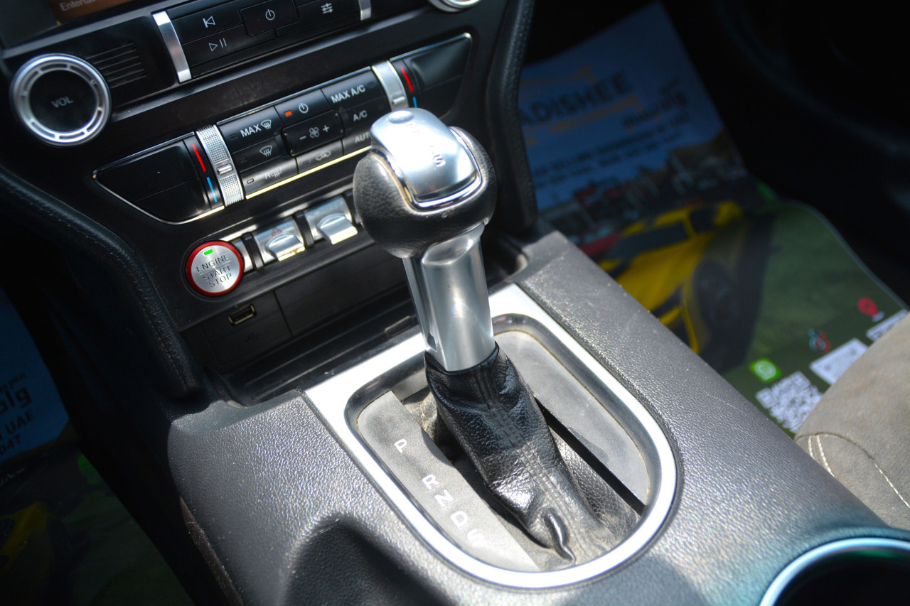 Ford Mustang - Image 10