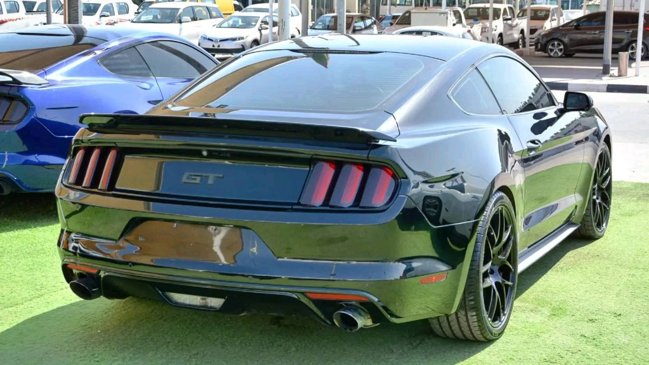 Ford Mustang - Image 7