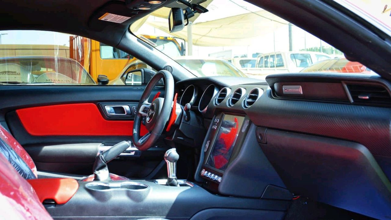 Ford Mustang - Image 10