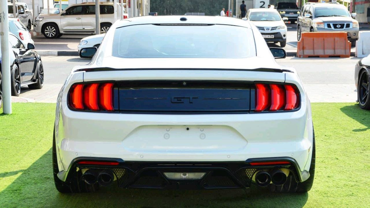 Ford Mustang - Image 5