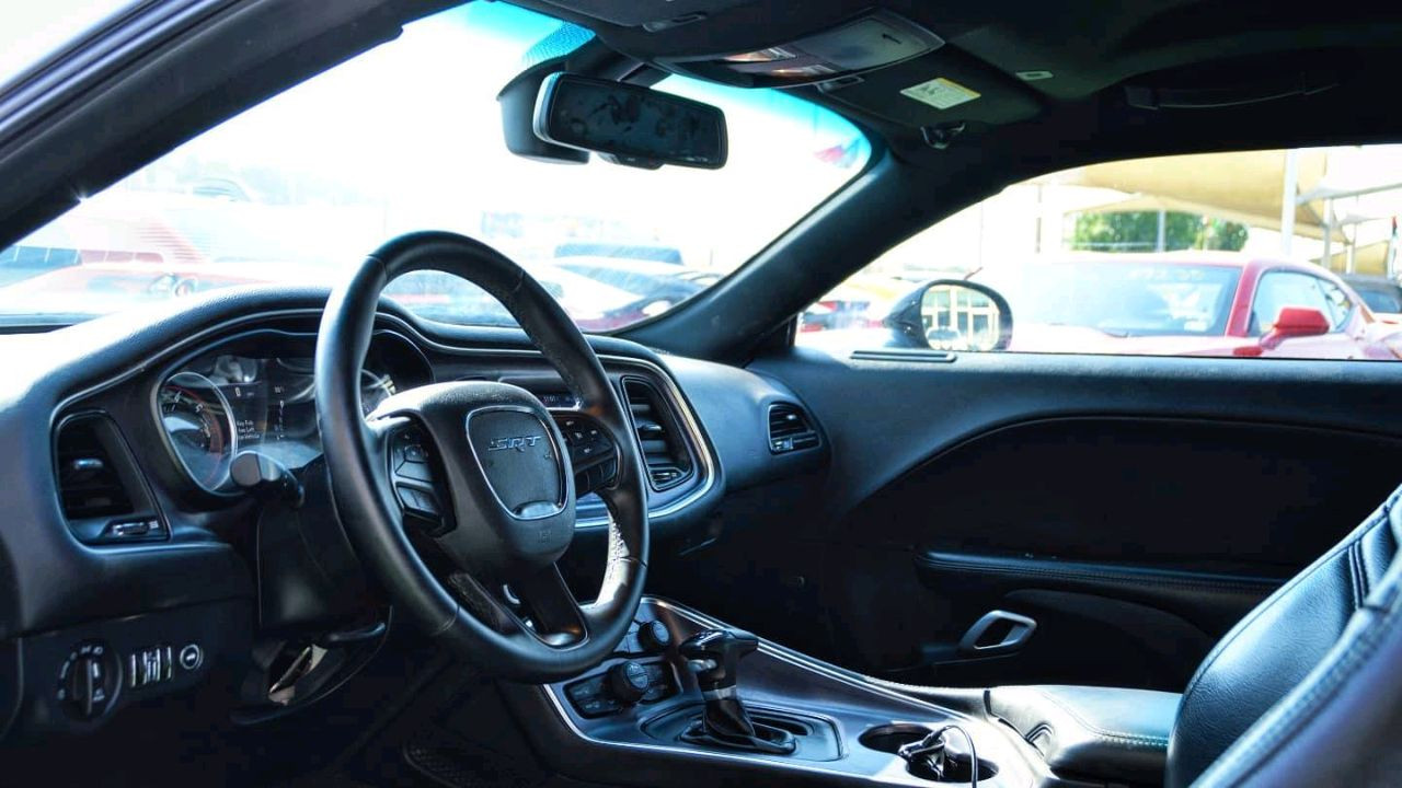 Dodge Challenger - Image 9