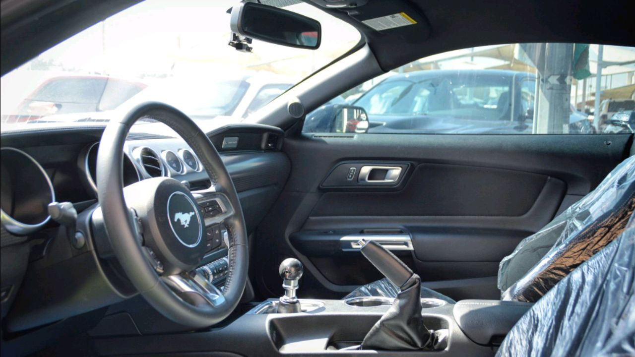 Ford Mustang - Image 8