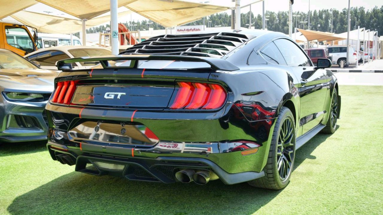 Ford Mustang - Image 7