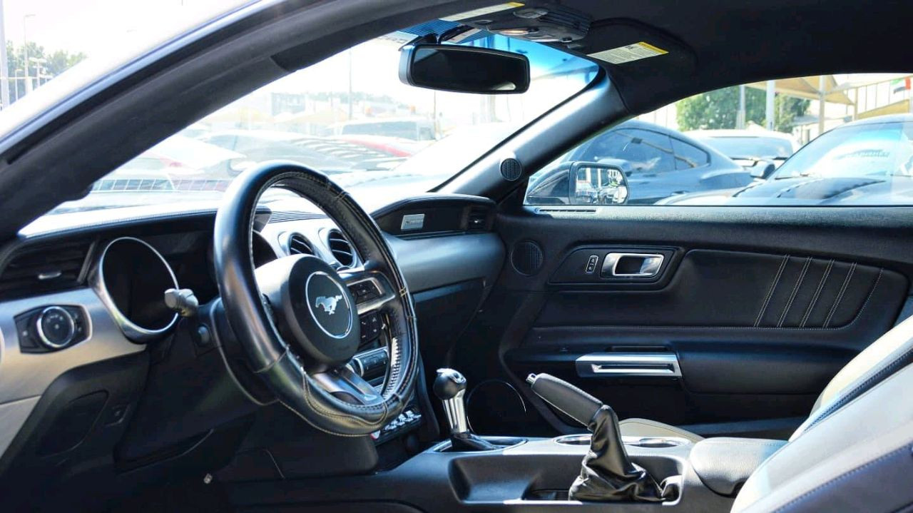 Ford Mustang - Image 8