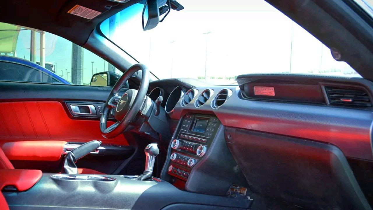 Ford Mustang - Image 10