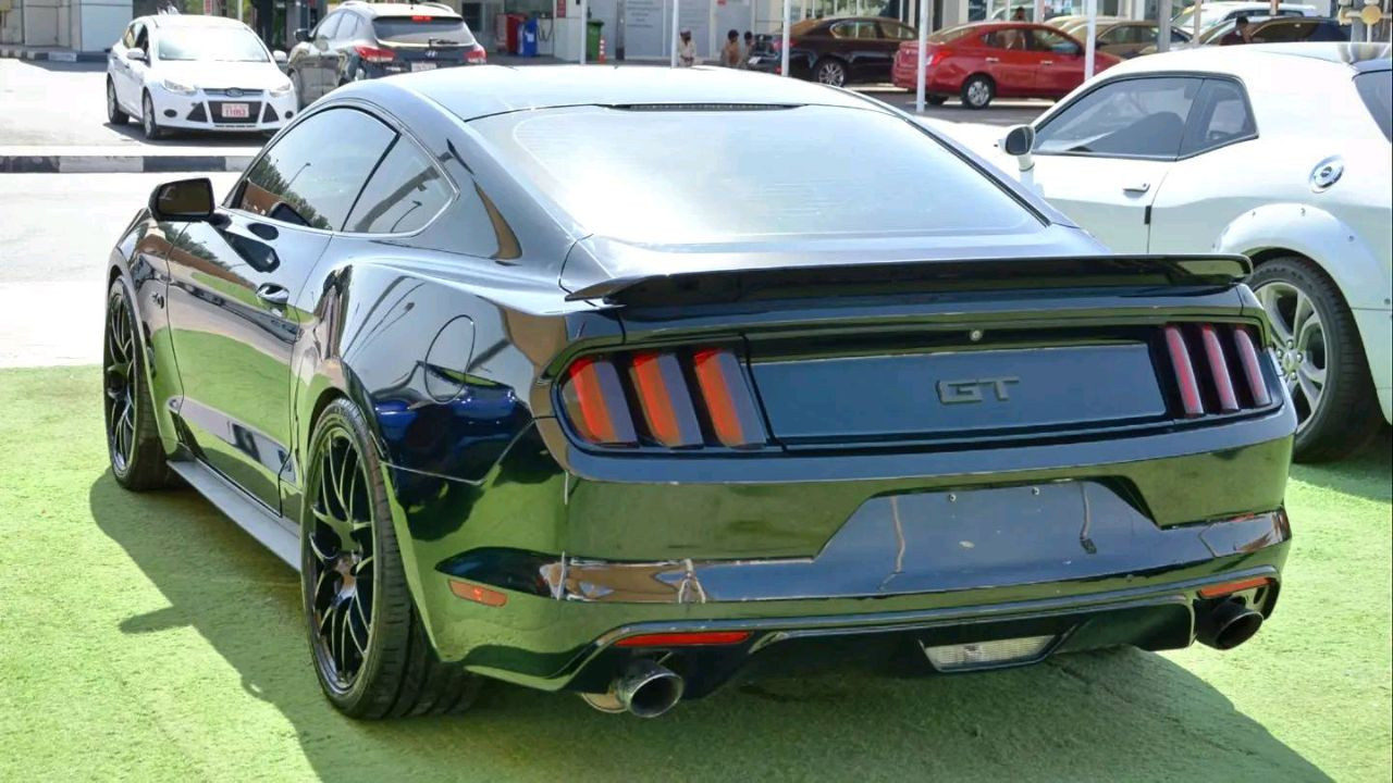Ford Mustang - Image 8