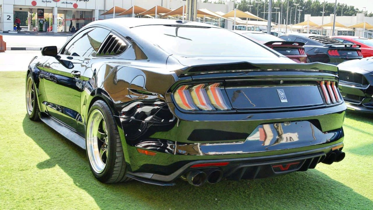 Ford Mustang - Image 8