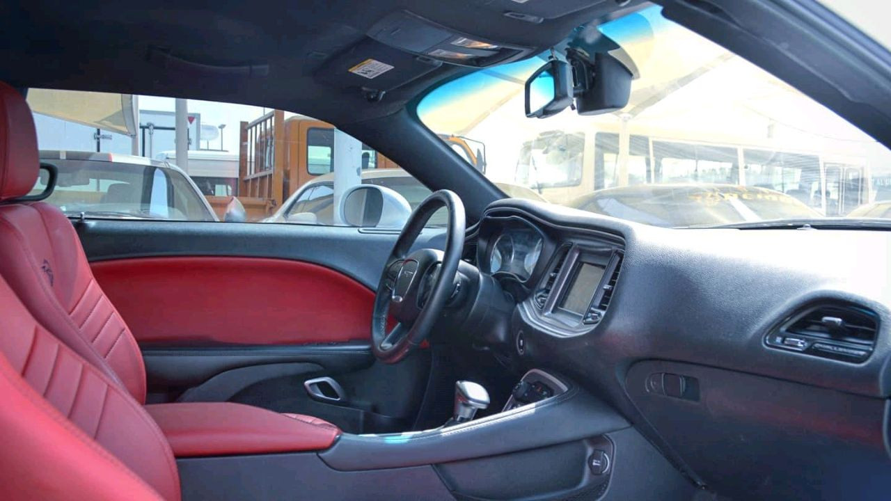 Dodge Challenger - Image 9