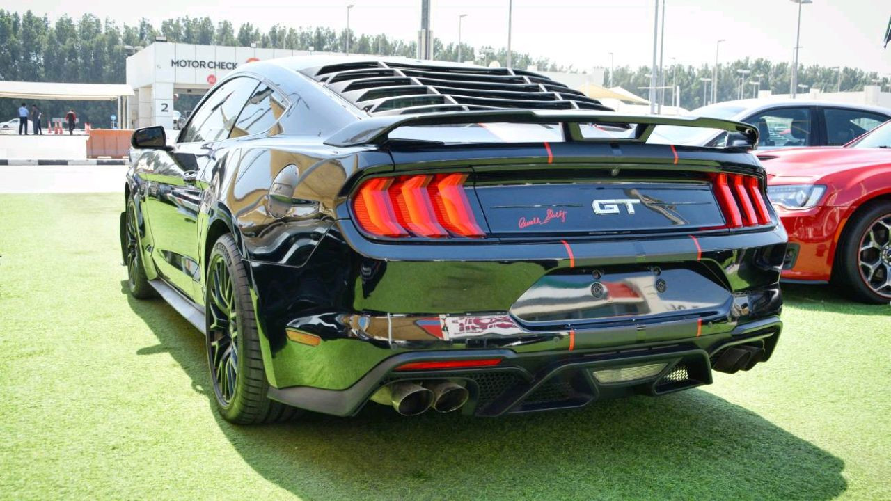 Ford Mustang - Image 8