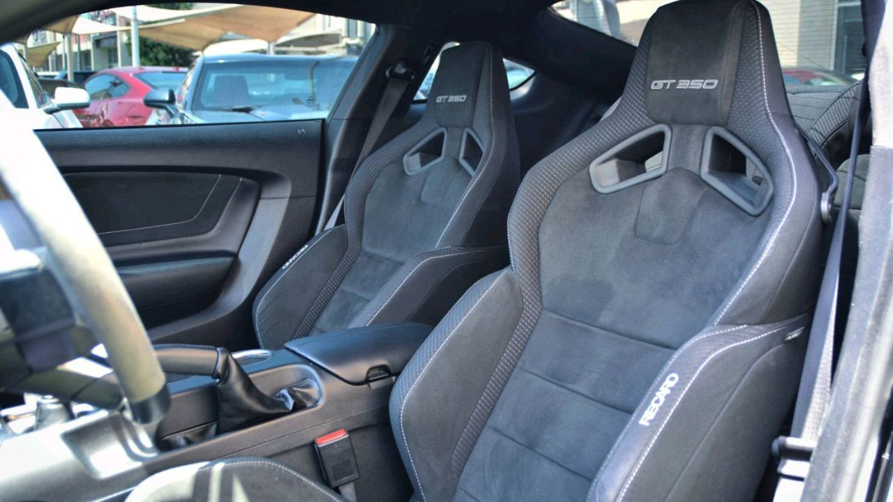 Ford Mustang - Image 11
